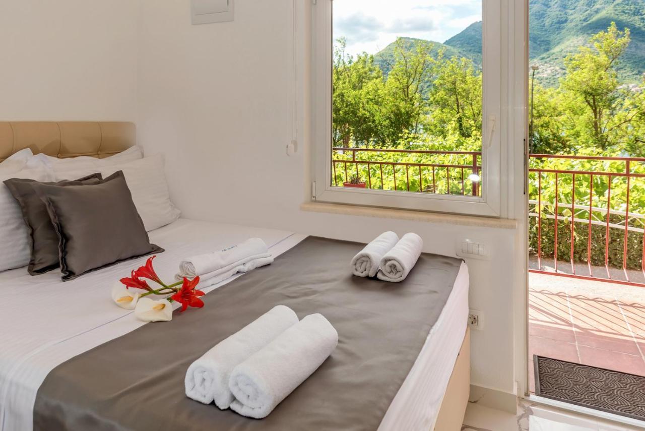 Apartments Vujicic Tivat Exterior photo