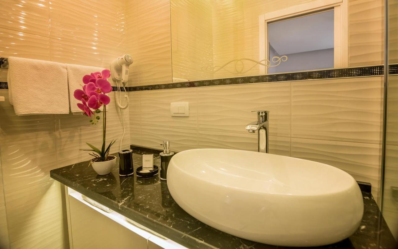 Apartments Vujicic Tivat Exterior photo